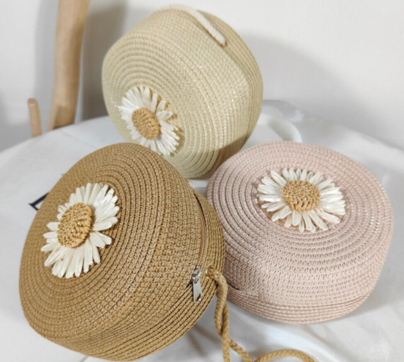 Round flower straw bag