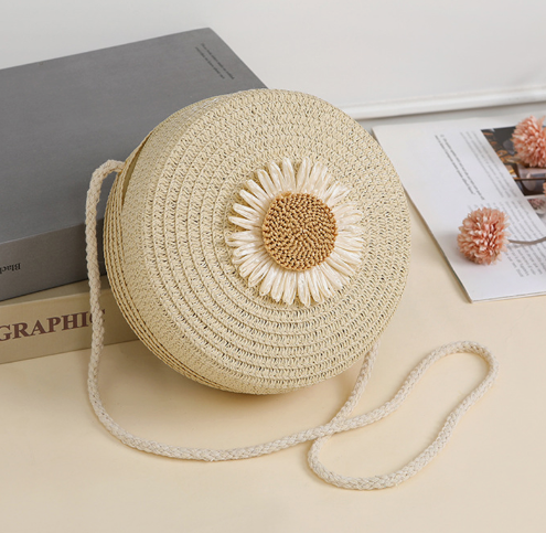 Round flower straw bag